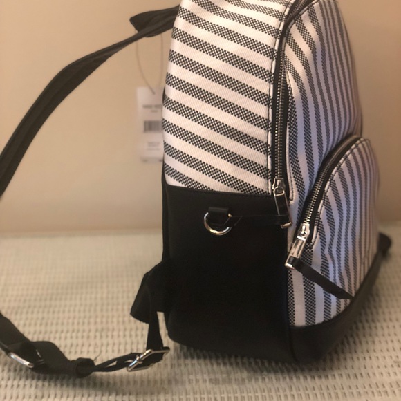 Nine West TAREN small back pack. - Picture 4 of 4